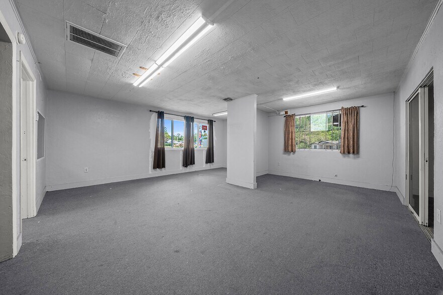 More Photos Of 4450 S Pine Ave, Ocala Warehouse For Sale