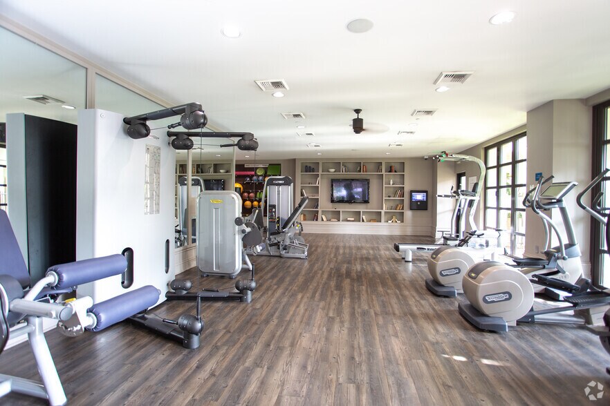 More Photos Of 889 Americana Way, Glendale Apartments For Lease