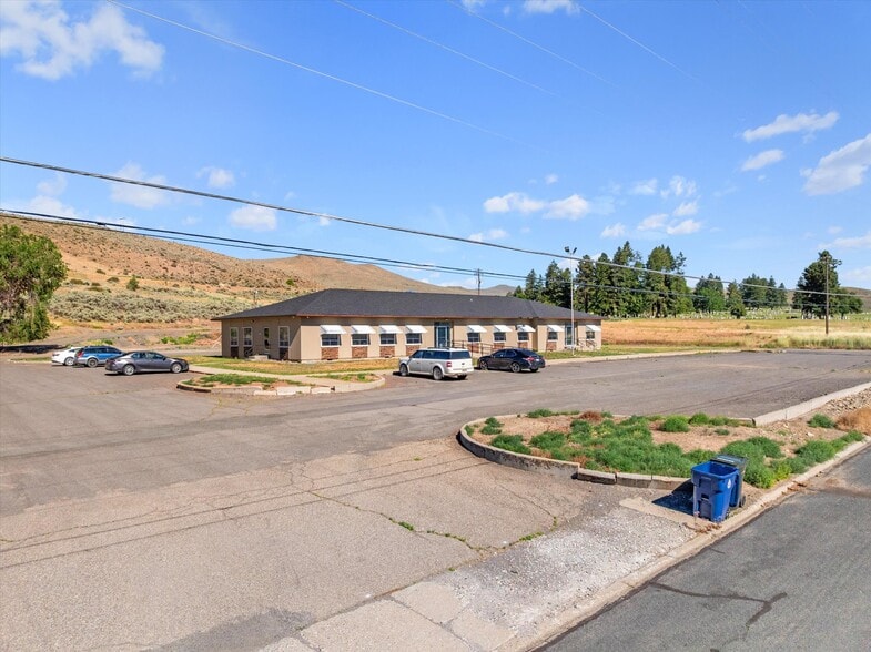 More Photos Of 1050 S Bridge St, Baker City Office For Sale