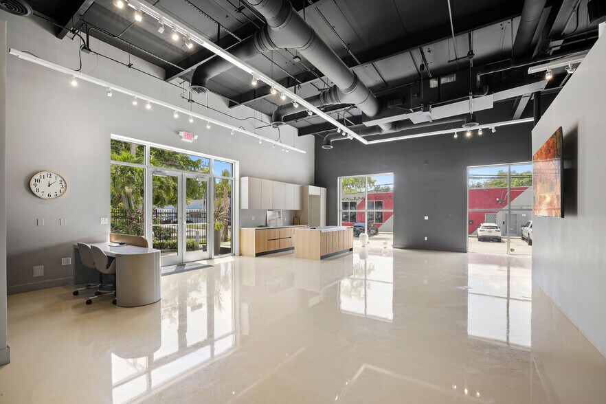 More Photos Of 255-275 NE 59th St, Miami Flex For Lease