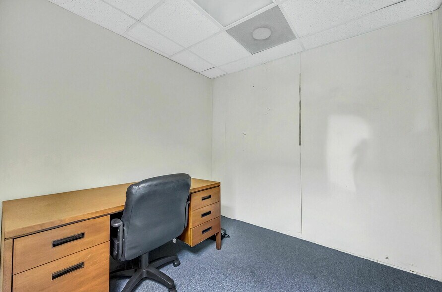 More Photos Of 902 E New Haven Ave, Melbourne Coworking Space
