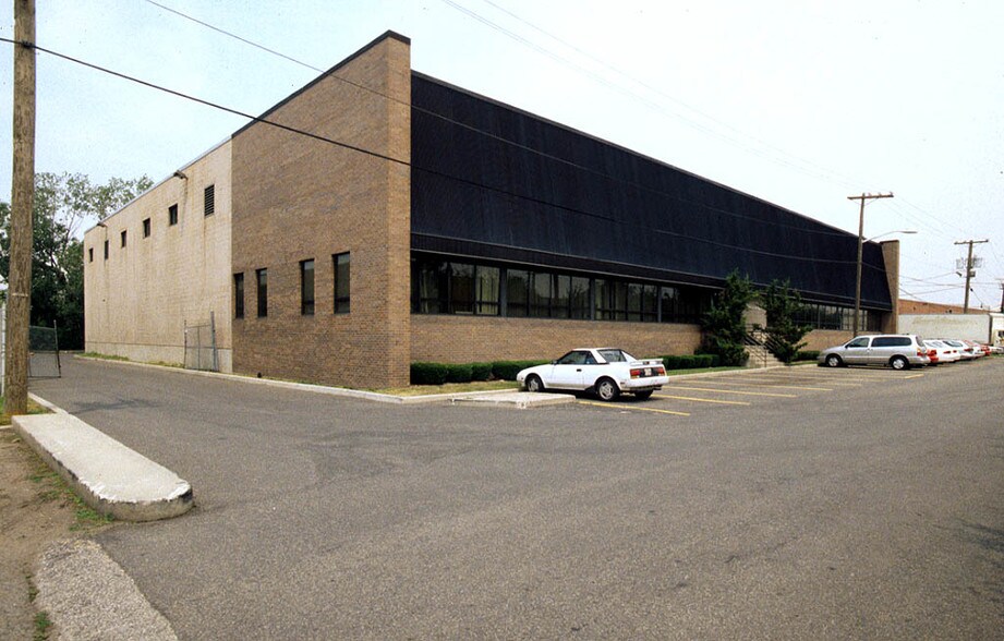 Primary Photo Of 170 Roosevelt Pl, Palisades Park Distribution For Lease