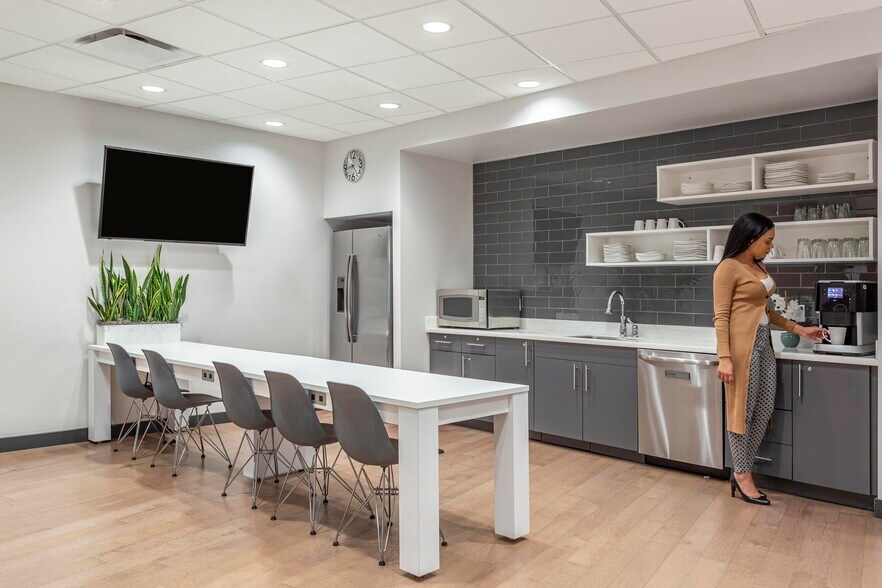 More Photos Of 201 St. Charles Ave, New Orleans Coworking Space