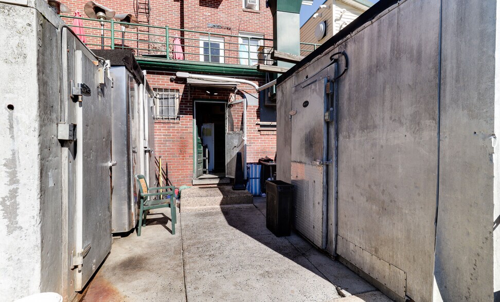 More Photos Of 744 Main St, Lumberton Bar For Sale