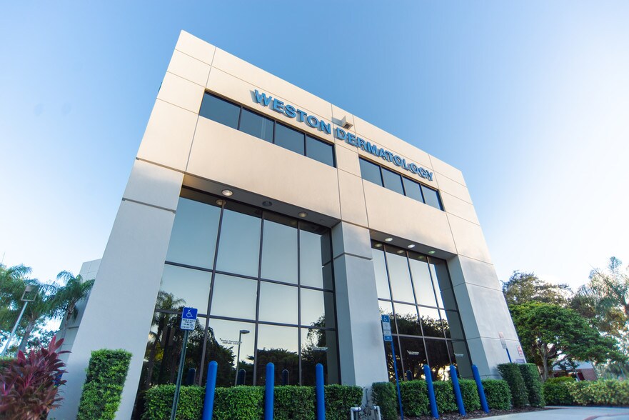 More Photos Of 1040 Weston Rd, Weston Medical For Lease