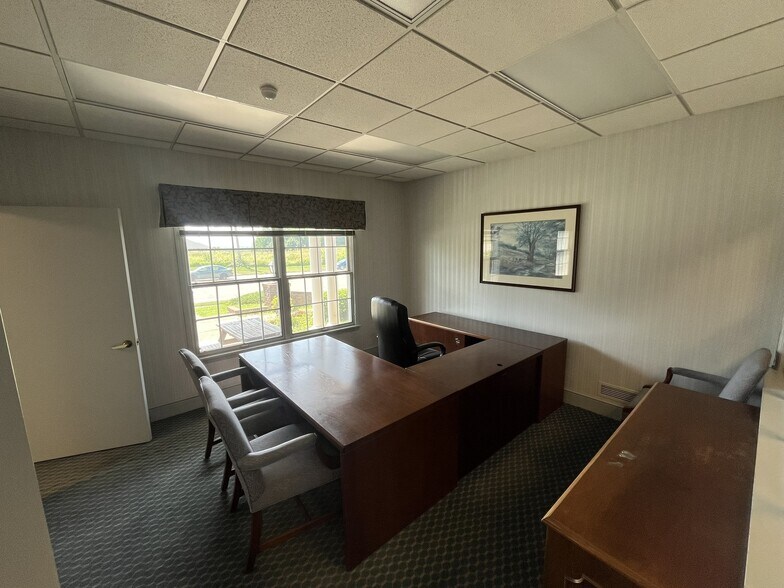 More Photos Of 7612 Alexandria Pike, Alexandria Bank For Lease