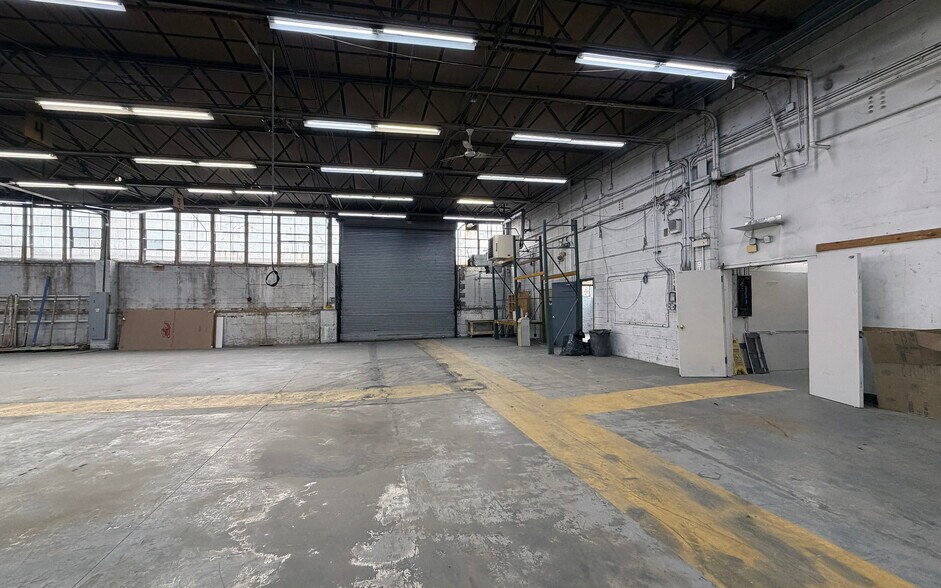 More Photos Of 150 N Macquesten Pky, Mount Vernon Warehouse For Lease