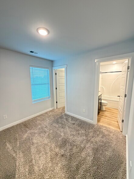 More Photos Of 422 Falls Pt SW, Madison Flex For Sale