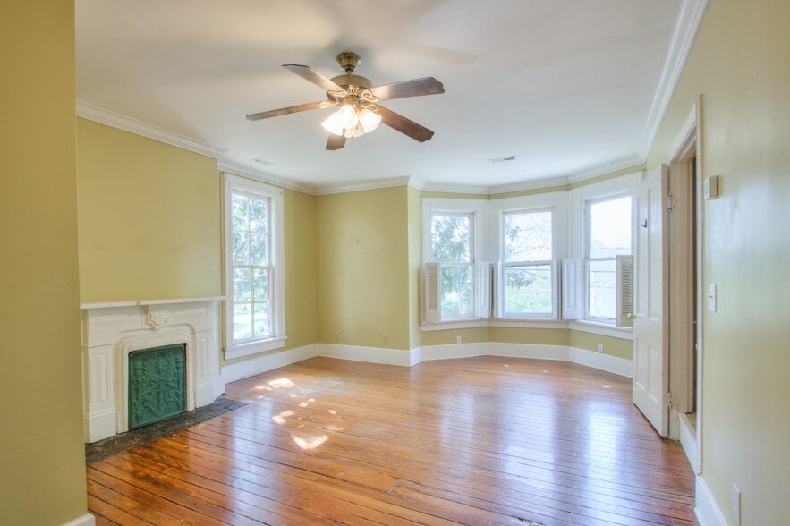 More Photos Of 5294 Main St, Spring Hill Office Residential For Sale