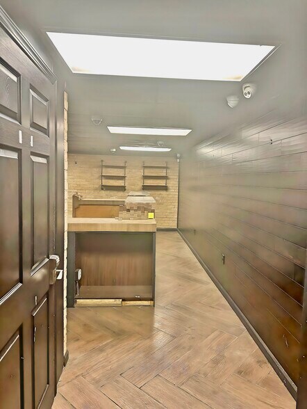 More Photos Of 5277 W Jefferson Blvd, Los Angeles General Retail For Sale