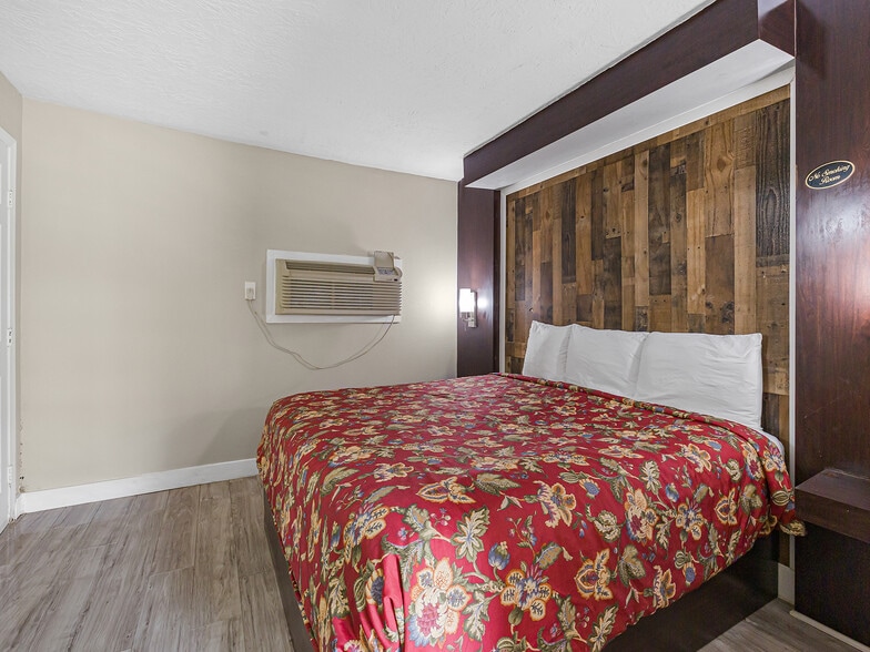 More Photos Of 6712 Morningside Dr, Houston Hospitality For Sale