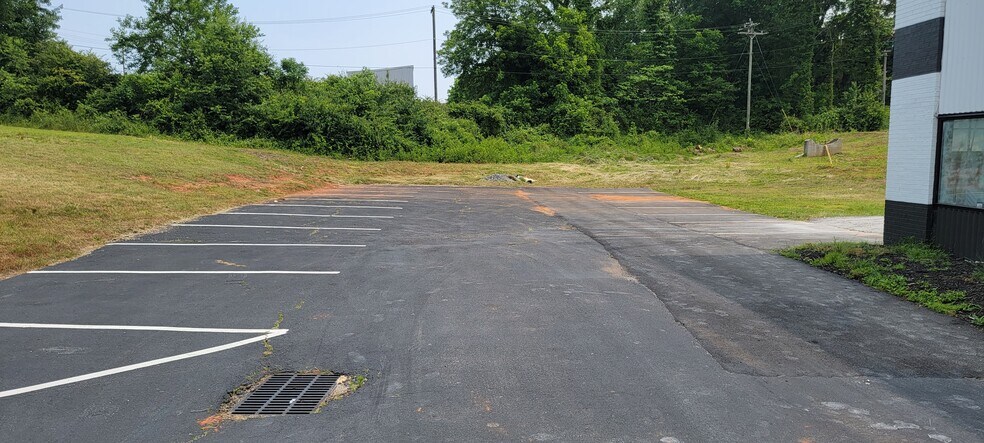 More Photos Of 585 11th St NW, Hickory Manufacturing For Lease