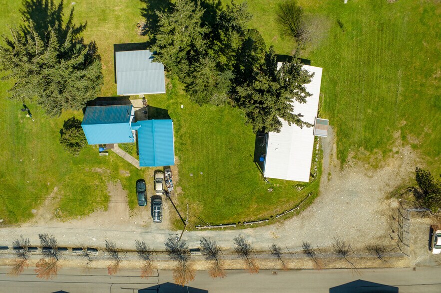 More Photos Of 900 NE 24th Ln, Oak Harbor Service For Sale