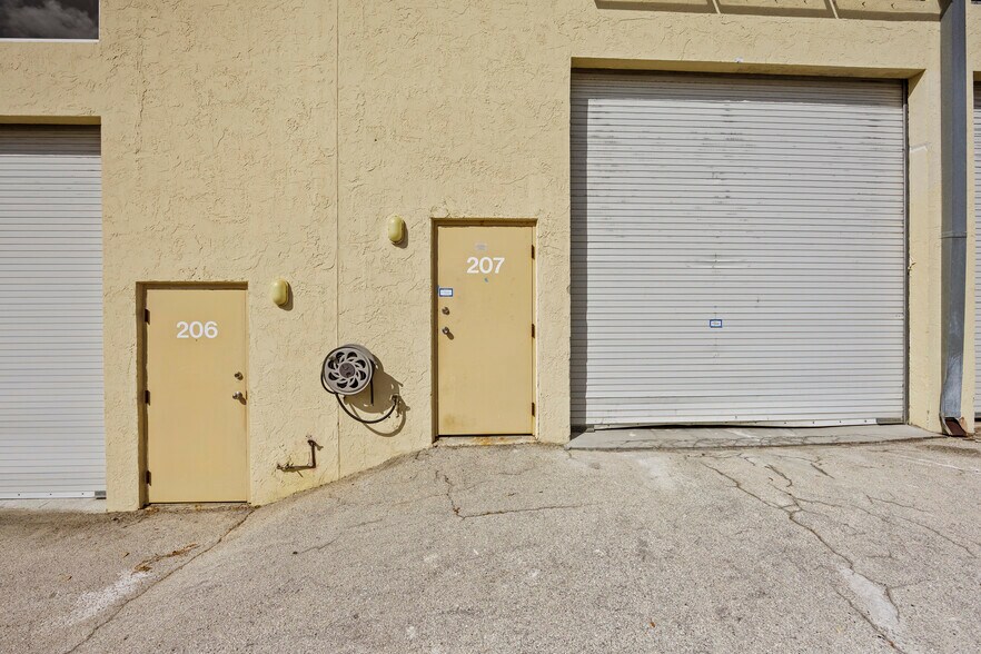 More Photos Of 1209 Gateway Rdg, Lake Park Warehouse For Sale