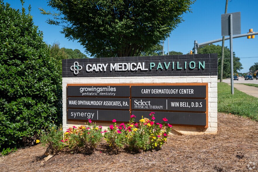 More Photos Of 101 SW Cary Pky, Cary Medical For Lease