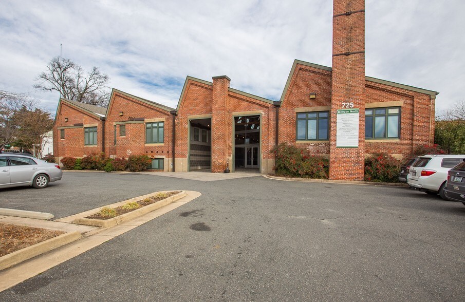 More Photos Of 725 Jackson St, Fredericksburg Office For Lease