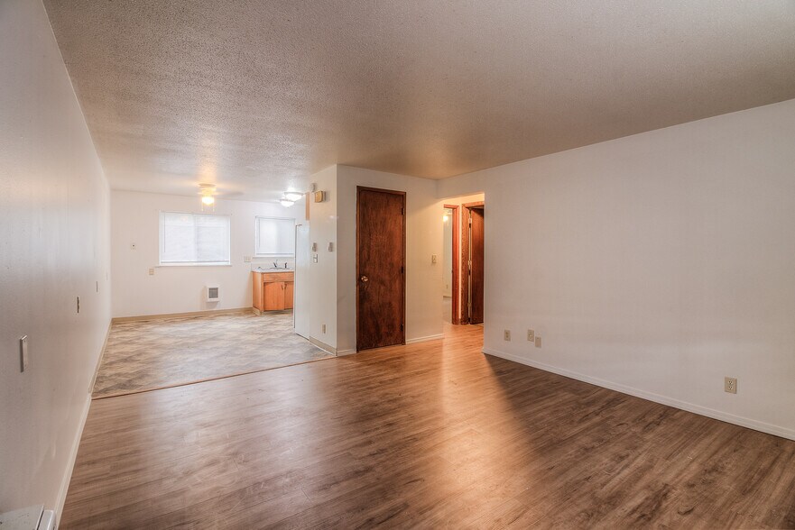More Photos Of 8-10 S 11th Ave, Yakima Apartments For Sale