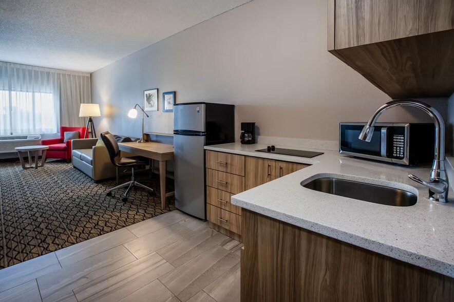 More Photos Of 1919 Star Batt Dr, Rochester Hills Hotel For Sale