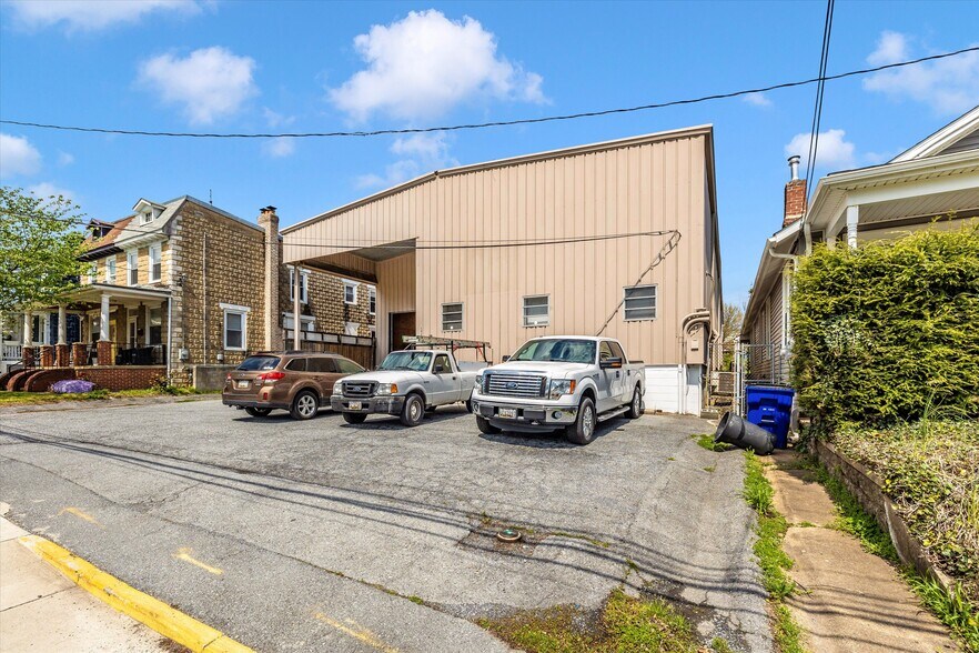 More Photos Of 329 E 2nd St, Frederick Warehouse For Lease