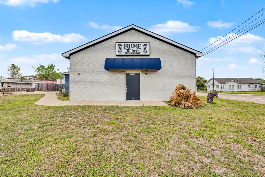 More Photos Of 1227 S College Ave, Bryan Office For Sale