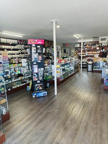 More Photos Of 210 Broadway St, Joshua Storefront Retail Office For Sale