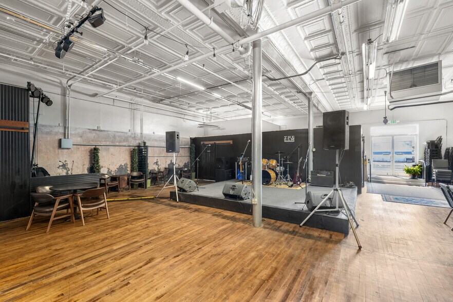 More Photos Of 120 N Elm St, Henderson Storefront Retail Residential For Sale