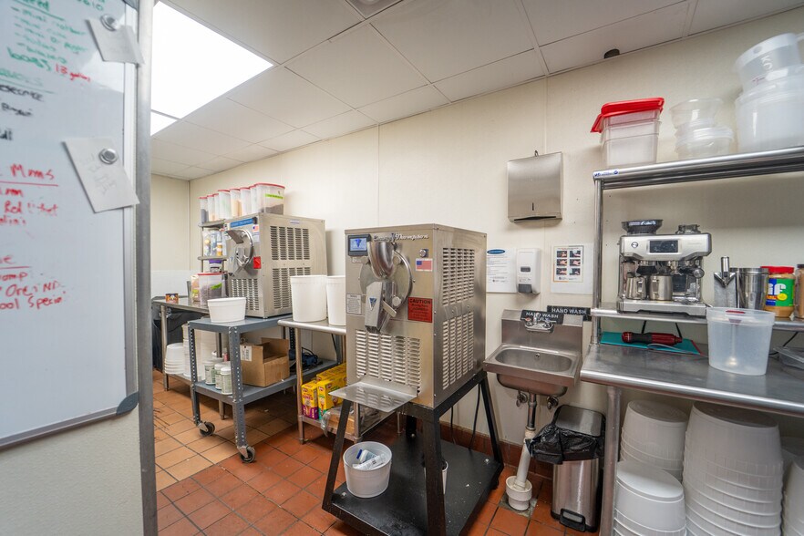 More Photos Of 102 S Main St, Victoria Storefront For Sale
