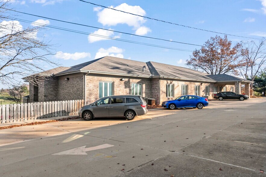 More Photos Of 805 Chatham Rd, Springfield Schools For Sale