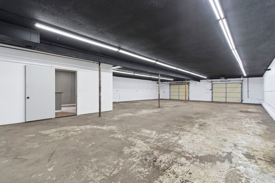 More Photos Of 1424 E Florida St, Springfield Light Manufacturing For Sale