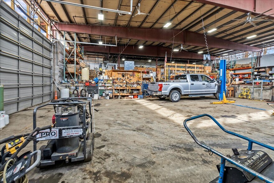 More Photos Of 175 Circuit Ave, West Springfield Warehouse For Lease