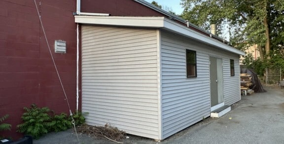 More Photos Of 10 Lowell Ave, Winchester Warehouse For Lease