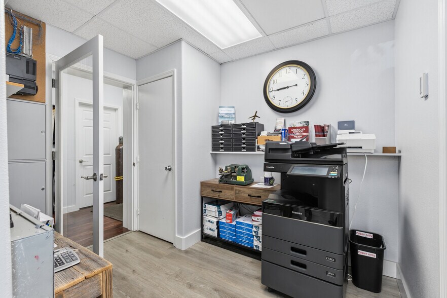 More Photos Of 1202 Commercial Ave, Anacortes Office For Sale