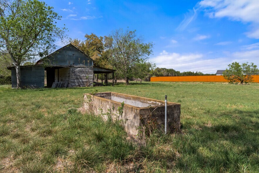 More Photos Of 600 County Road 263, Liberty Hill Specialty For Lease