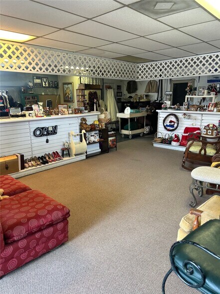 More Photos Of 3903 Main St, Middleburg Restaurant For Sale