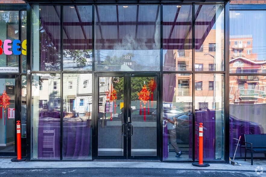 More Photos Of 31-16 Linden Pl, Flushing Hotel For Sale