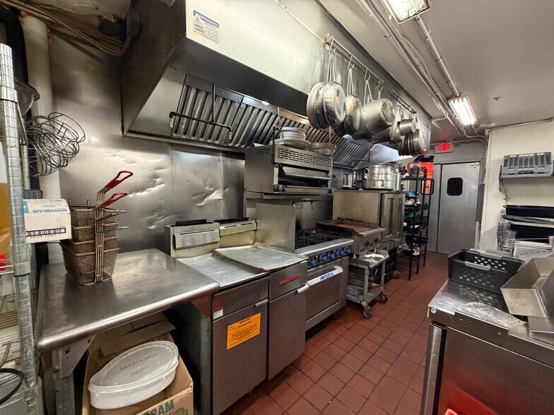 More Photos Of 1305 Locust St, Philadelphia Office For Lease