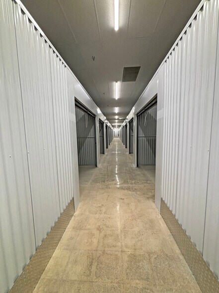 More Photos Of 12501 Rockside Rd, Garfield Heights Self Storage For Lease