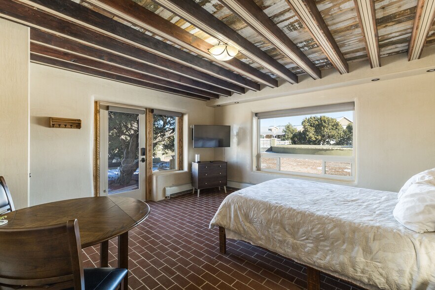 More Photos Of 102 Rabbit Rd, Santa Fe Specialty For Sale