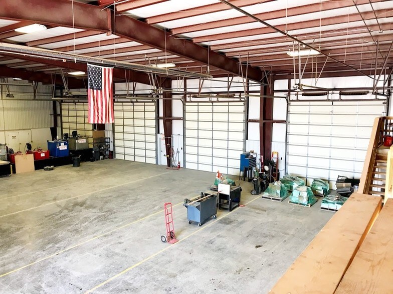 More Photos Of 250 Solo Rd, Odessa Warehouse For Lease
