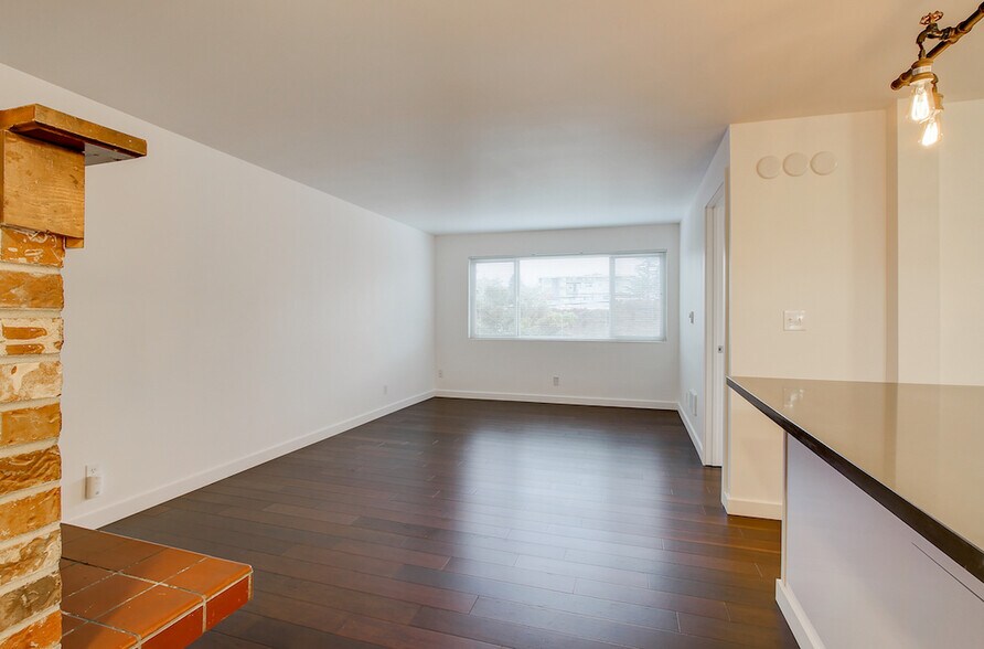 More Photos Of 2401 NW 63rd St, Seattle Apartments For Sale