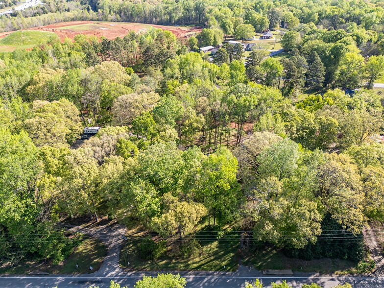 More Photos Of 1304 NE Main St, Simpsonville Office For Sale