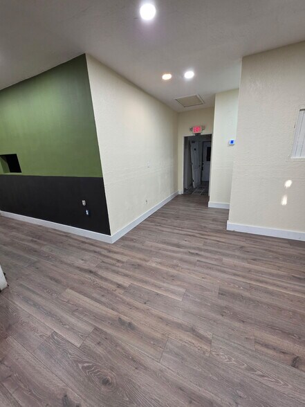 More Photos Of 10901 SE US Highway 441, Belleview Storefront Retail Office For Lease