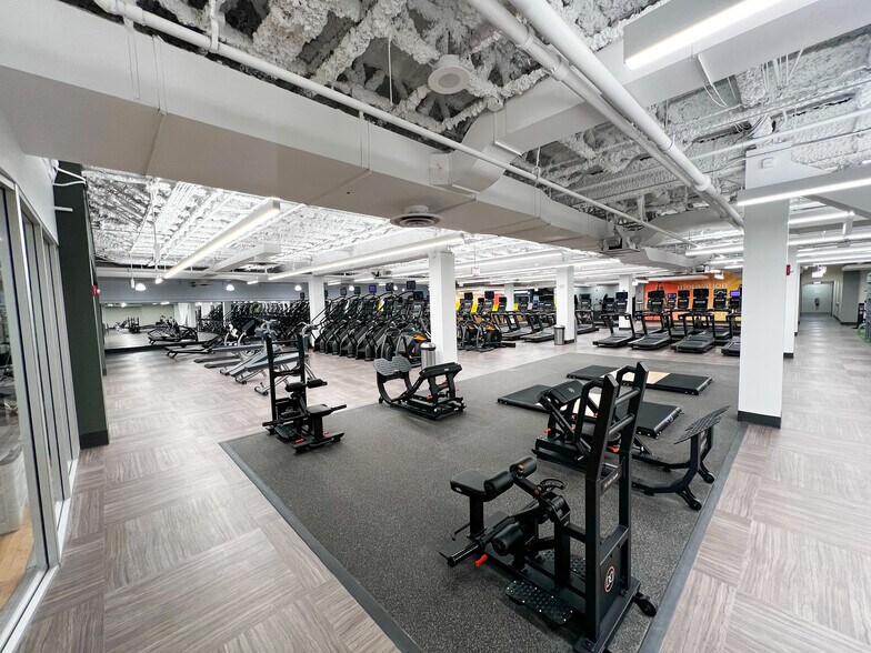 More Photos Of 5440 N Cumberland Ave, Chicago Office For Lease