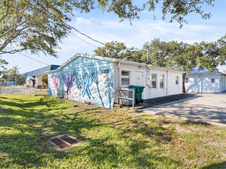 More Photos Of 1322 Oak St, Melbourne Medical For Sale