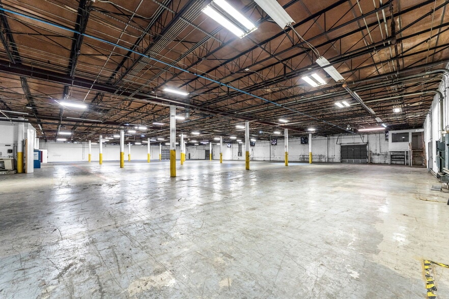 More Photos Of 7620 W 2nd Ct, Hialeah Warehouse For Sale