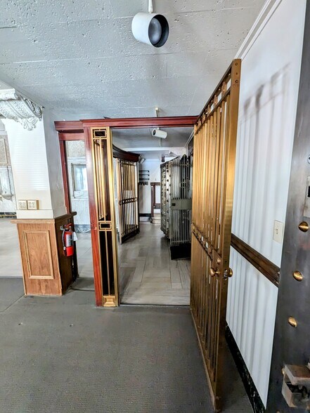 More Photos Of 301 Columbia St, Lafayette Office For Lease