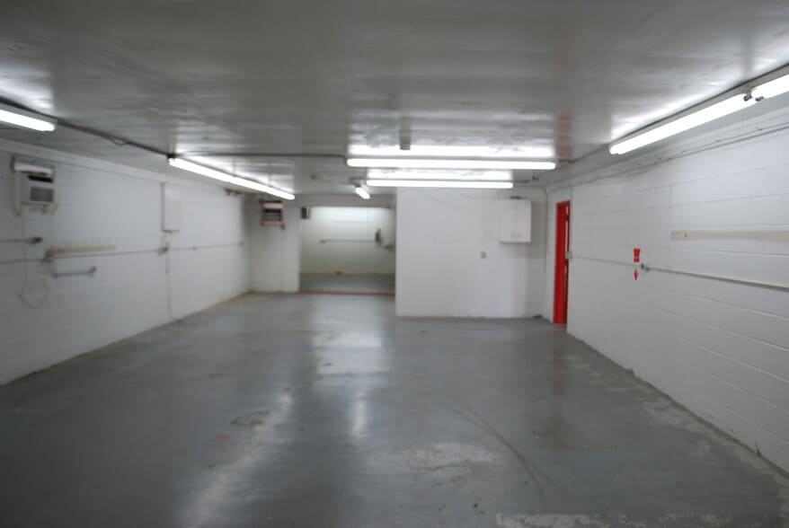 More Photos Of 2510 Mitchell St, Knoxville Light Manufacturing For Lease
