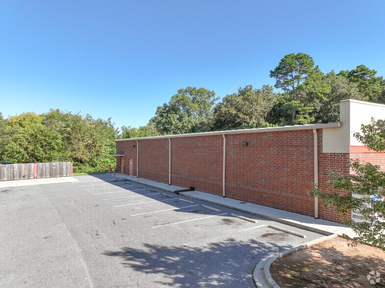 More Photos Of 3107 Springs Rd NE, Hickory Freestanding For Lease