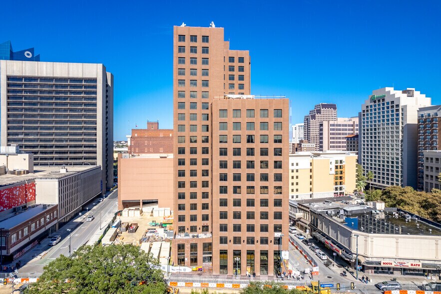 More Photos Of 111 Soledad St, San Antonio Office For Lease