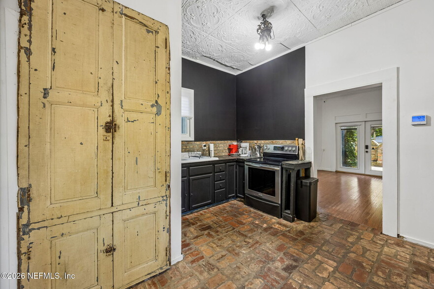More Photos Of 1008 Beech St, Fernandina Beach Freestanding For Sale